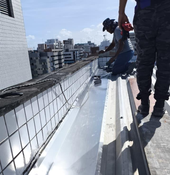 Mancha de infiltracao no teto de apartamento em Maceio - caso real Squadra